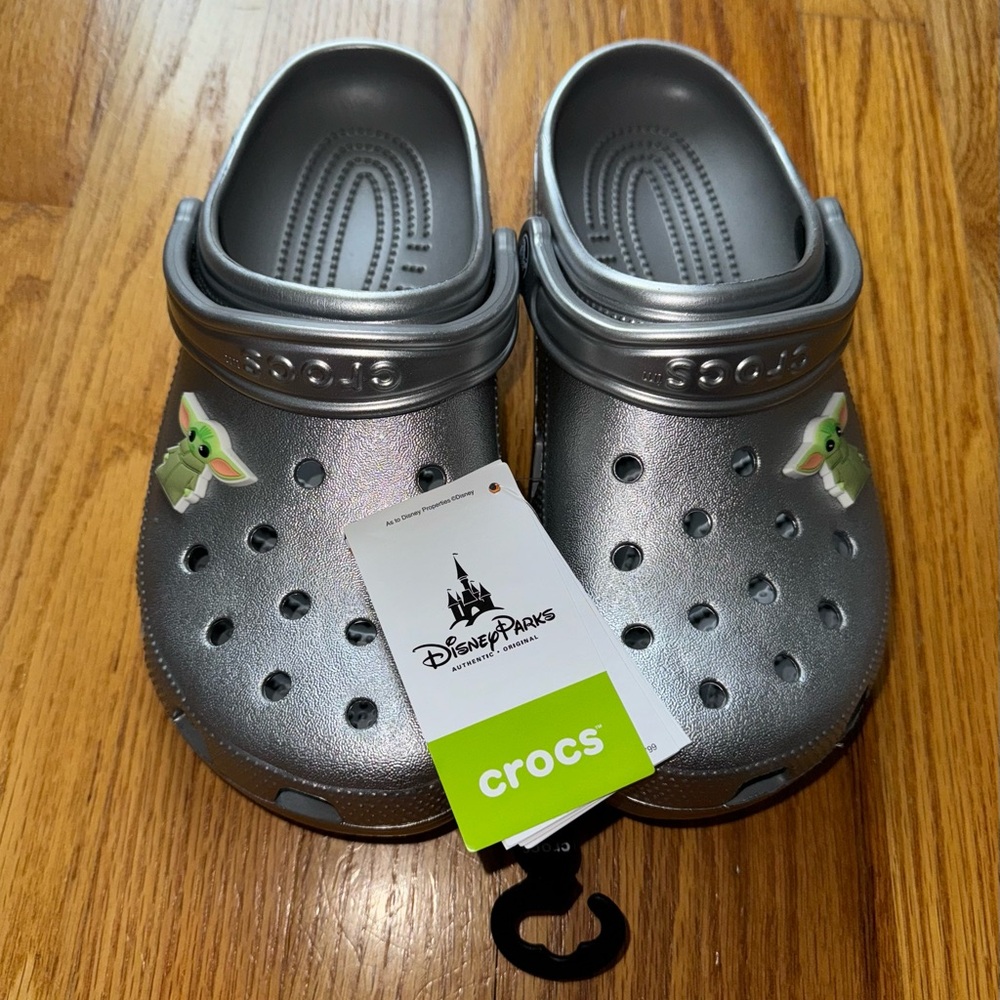 BRAND NEW with Tags Disney Exclusive The Child Mandalorian Star Wars Crocs